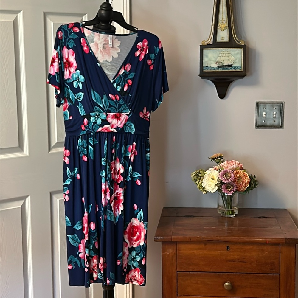 Short sleeved dress blue pink green and fucia in color. 2 xl size.  Midi